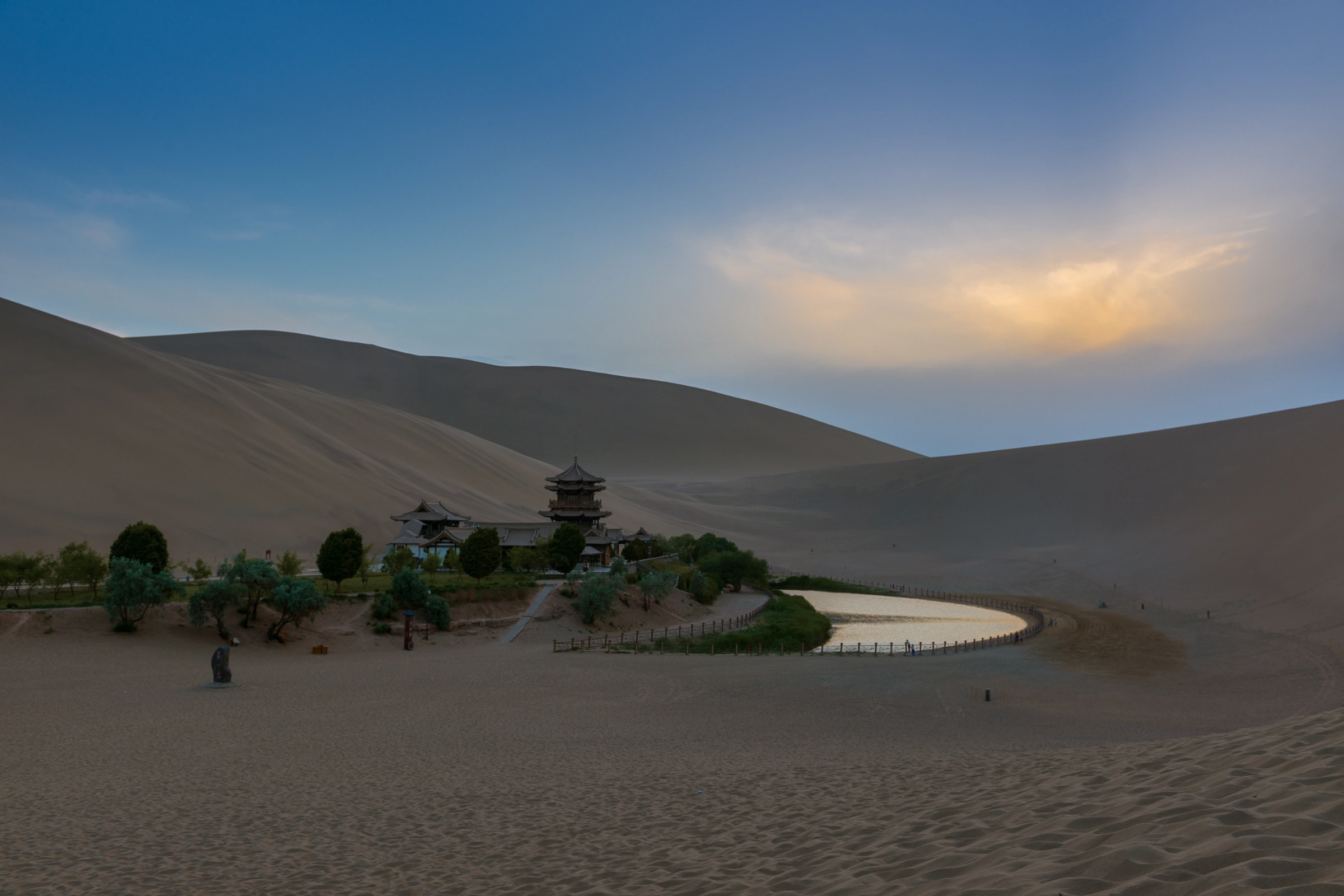 Dunhuang,_Gansu[1].webp